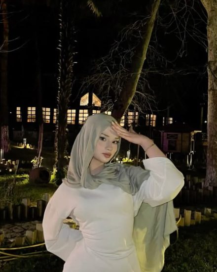 Escort Defne